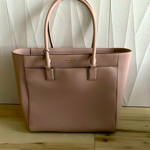 Kate Spade Leather Tote. - Picture 1 of 7